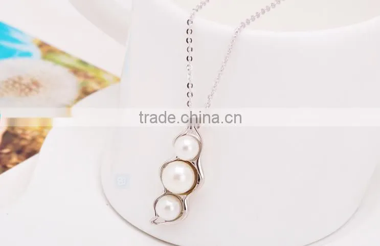 New design fashion gold Valentine's gift pearl peanut pendant necklace