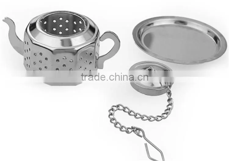Tea pot with strainer
