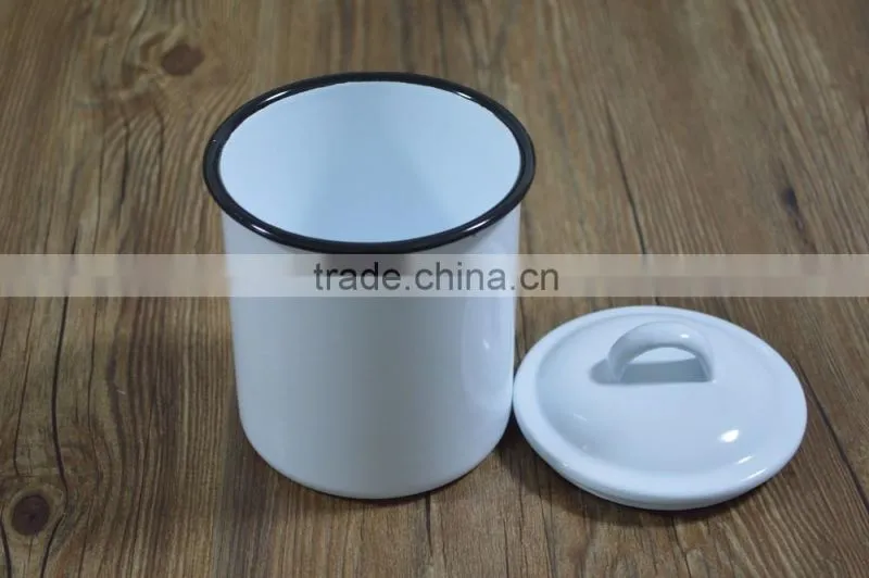 9072 Enamel canister and tumbler