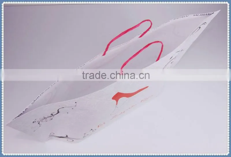 2016 New style white kraft paper bag with red twisted patch handle for shoes