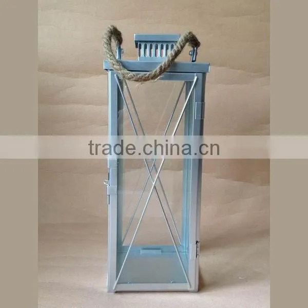 Lantern with rope handle