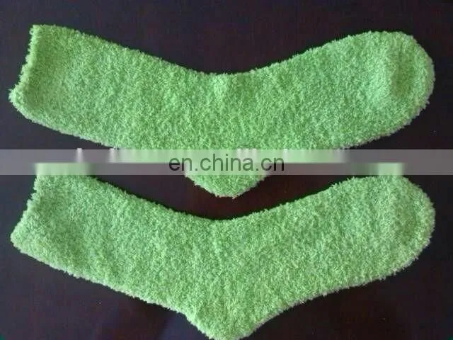 ladies white short socks in winter