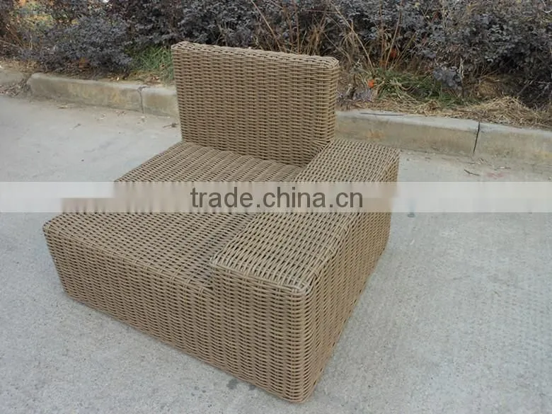 NEW TASTE RATTAN TABLE