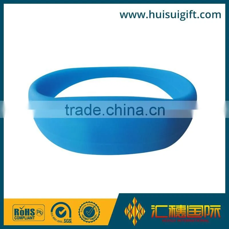Cheap custom design gleamy silicone custom bracelet