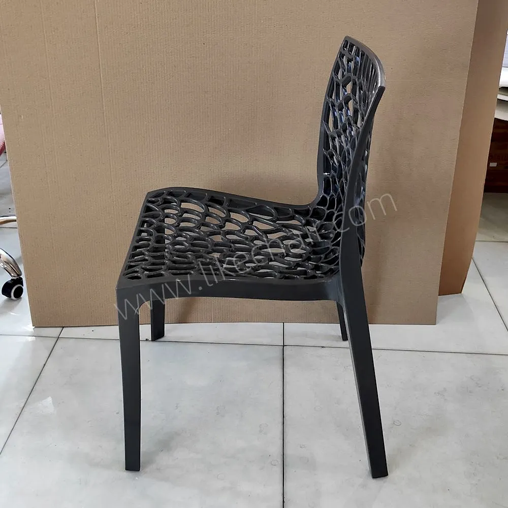 Plastic-chair5.jpg.webp