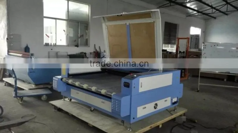 low cost price Water Cooling Cooling Mode and CO2 Laser Type cnc laser cutting machine for diesel jeans/acrylic