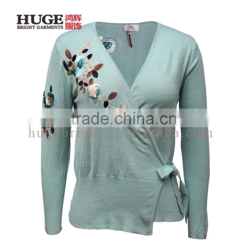 Vintage embroidered flowers sweater for old women