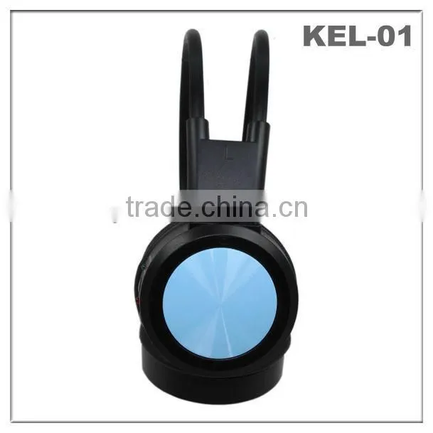 Three-in-one wireless/wired headset with FM radio, TF card insert and MP3 playing