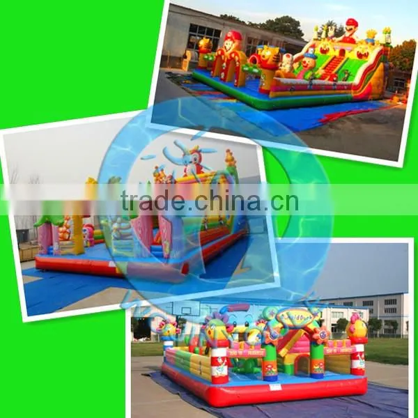 Attractive Inflatable jumping castle with slide