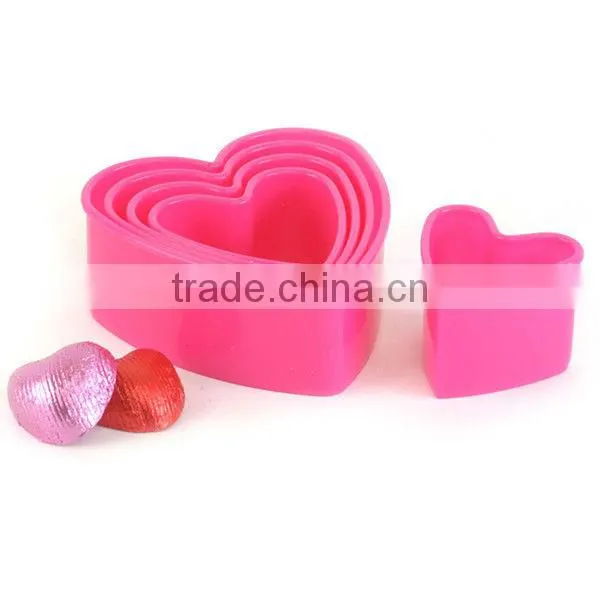CC-6888A 5-Piece plastic heart shaped cookie cutter with plastic box