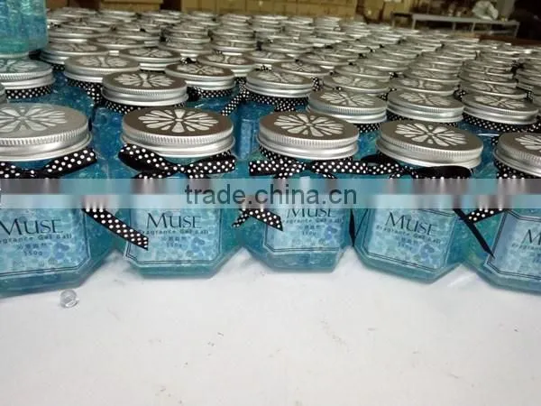 Dark blue water beads
