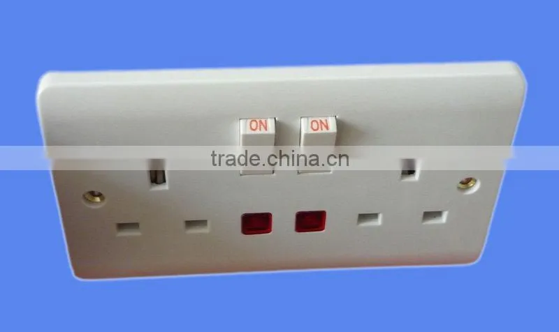 13a switch socket with lamp