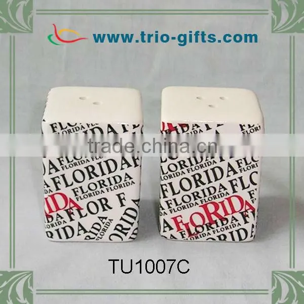 Customized ceramic salt and pepper shaker set