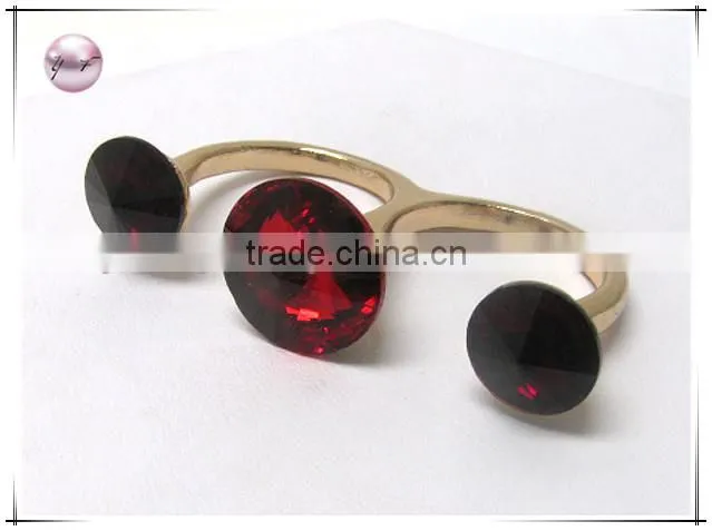 Tri crystal dual finger ring