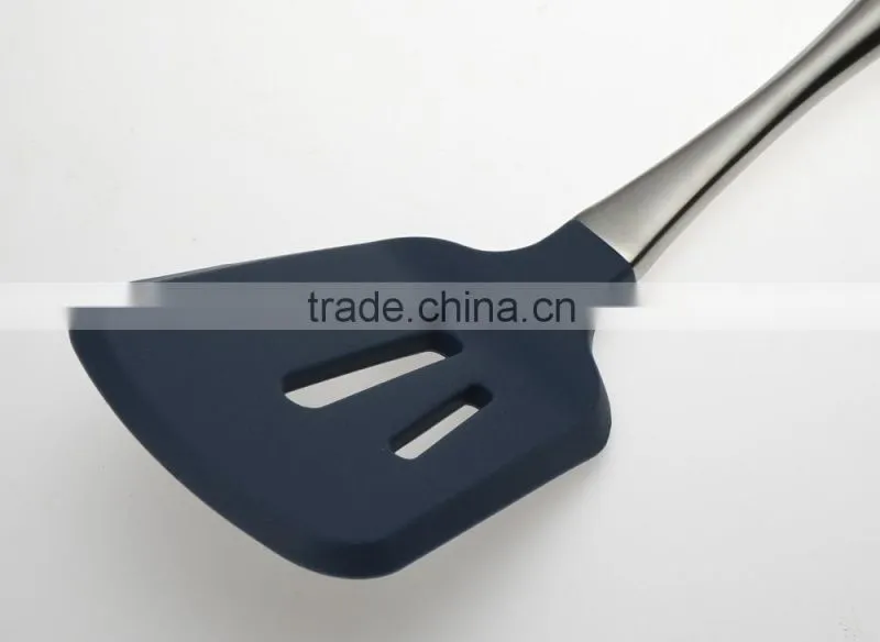 FDA LFGB High End hollow handle kitchenware series silicone slotted turner
