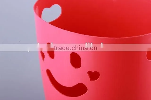 Hollow Out Smiling Face Plastic Trash Can Household Garbage Can/Rubbish Bin