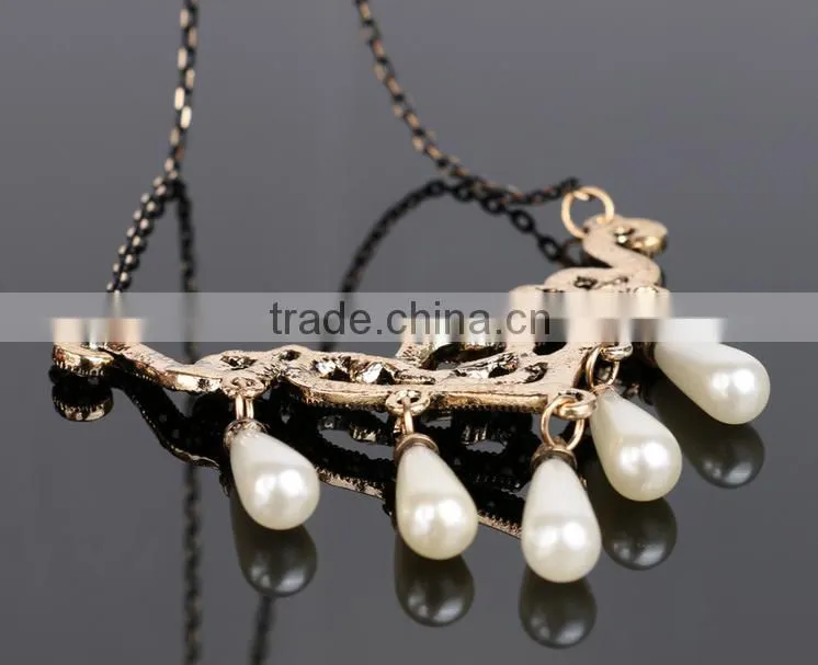 Europe and the United States Style Hollow Out Diamond Flowers Necklace Set