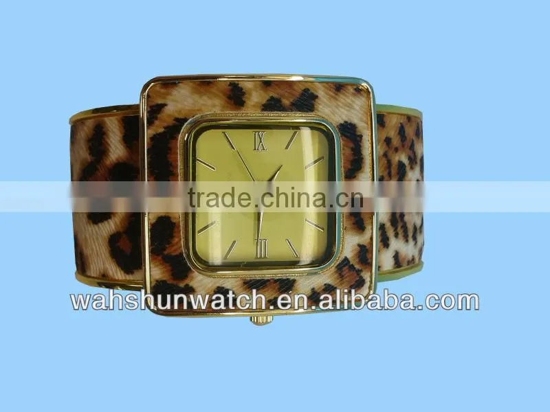 factory custom logo fashion leopard leather fancy womens golden bracelet watch
