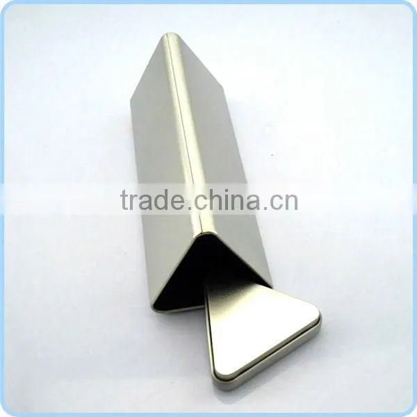 Triangle shaped tin box