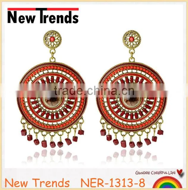 Fancy design gold earring with crystal and small plastic beads