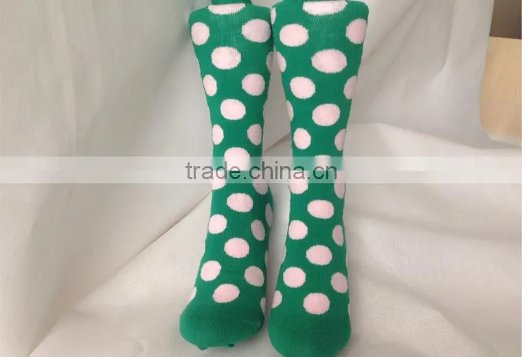 Low Moq Stock Socks On Sale Comfortable Combed Cotton Women Happy Green Dots Sock