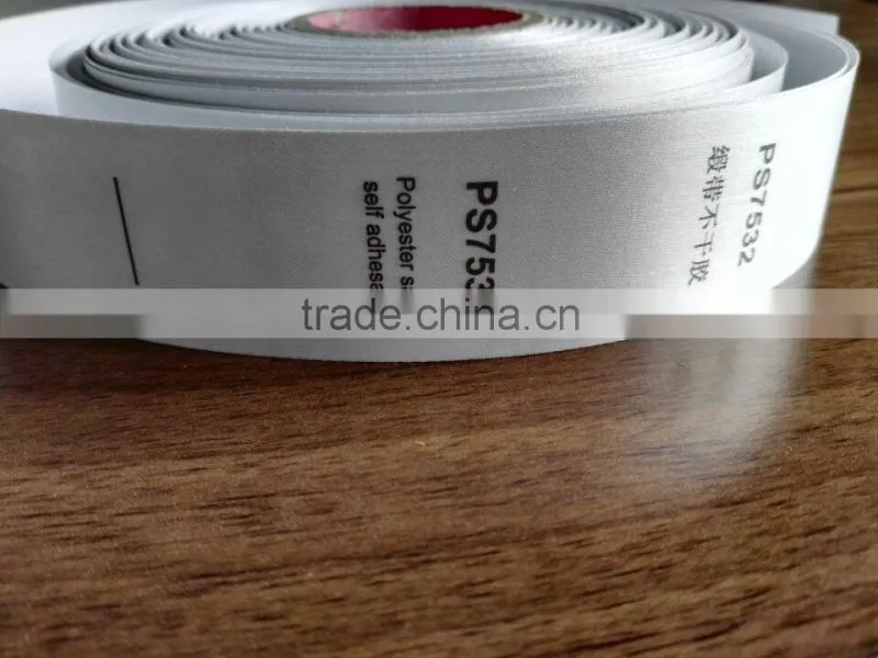 Adhesive label polyester satin self-adhesive