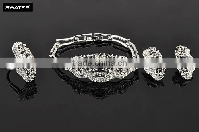 China Jewelry Wholesale Light Weight Diamond Necklace Set