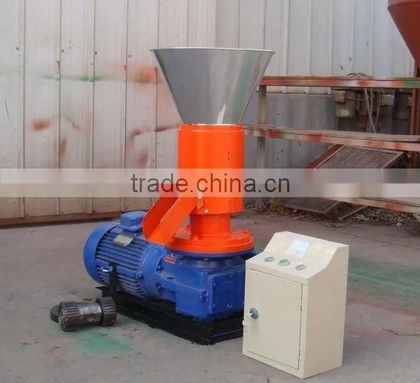 Alfalfa/wood pellet molding machine
