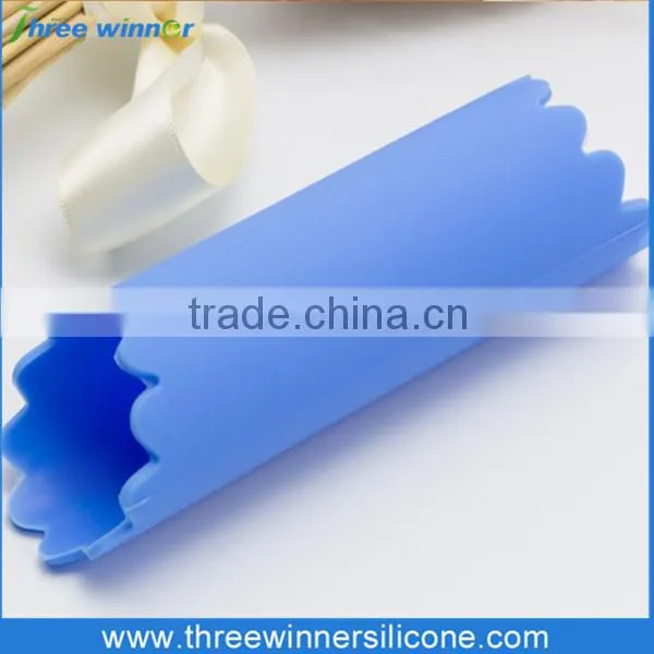 Food grade kitchen tools eco-friendly roller silicone garlic peeler