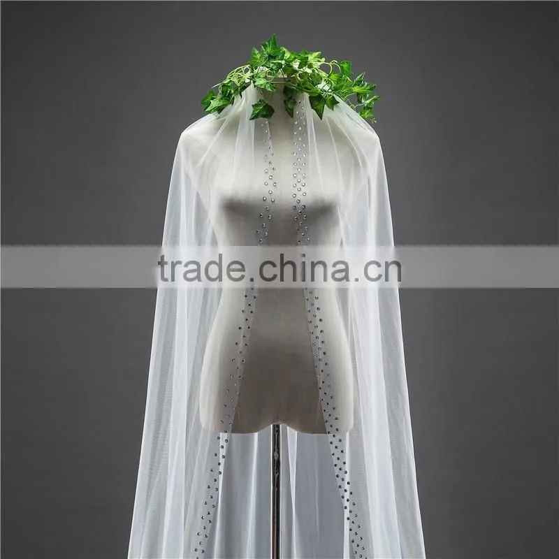 2017 wholesale Wholesale White Wedding Lace Bridal Veils long Tulle veils HL01