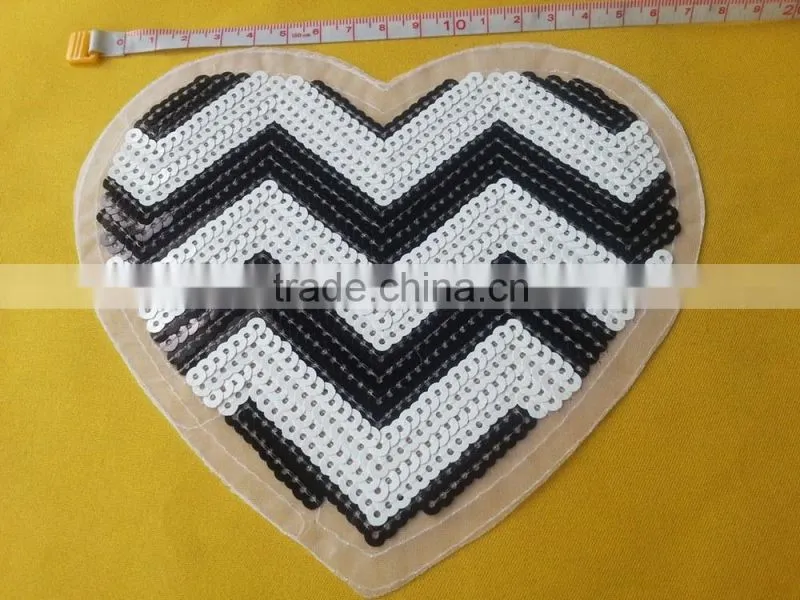 2015 New Arrive White and Black Heart Shape Emboridery Squin Patches -- M110