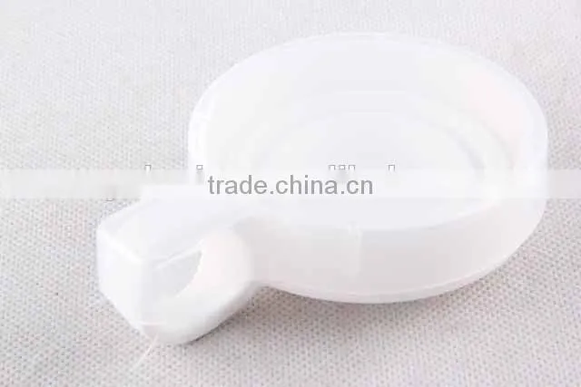 Single handle silicone folding cup with plastic cup