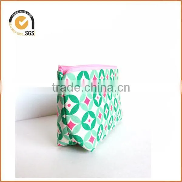 Green Geometric Zipper Pouch - Makeup Bag By Chiqun Donggaun CQ-H02022