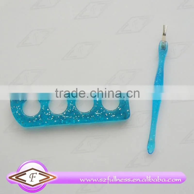 Toe separators and pusher