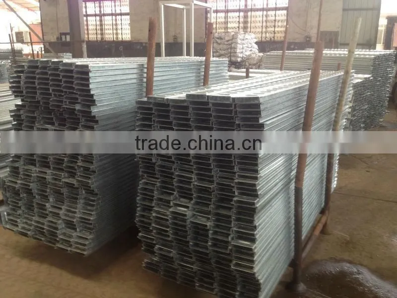 Steel plank with hook for system scaffolding