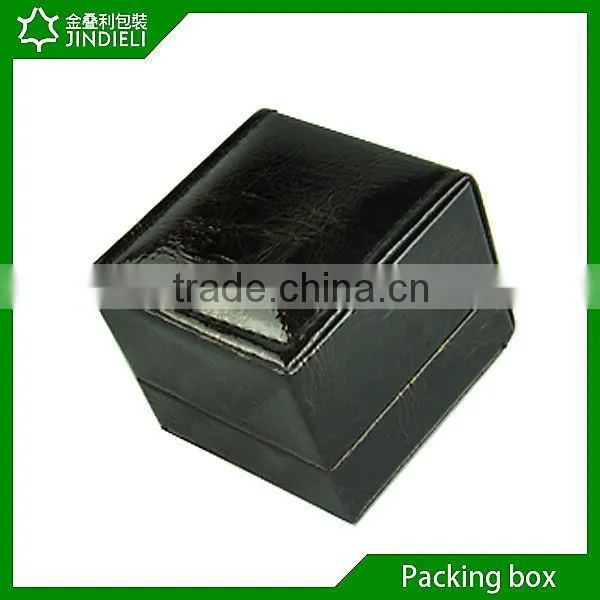 Small ring box with satin and velvet inlay