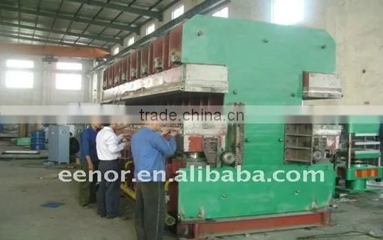 Hydraulic tyre tread vulcanizing machine