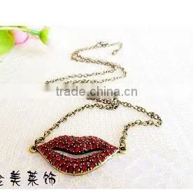 red lips necklace