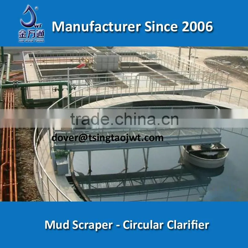 Peripheral drive circular sludge collector in circular tank