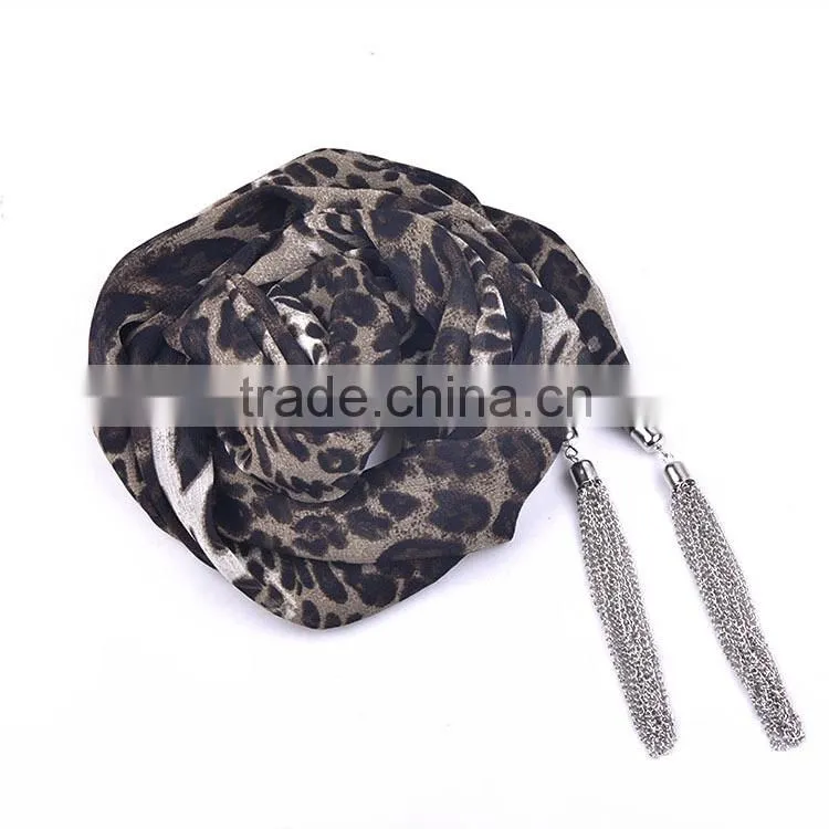 2016 New design tasseled metal pendant scarf sc150054
