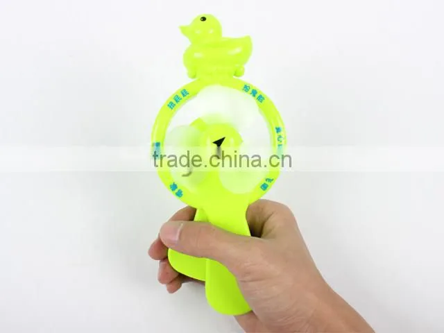funny turntable games handle plastic mini wind up fans toy