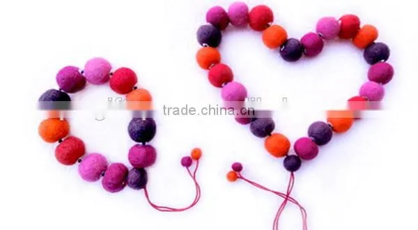2017 new products alibaba website china supplier wedding promotional gift felt fabirc european bead landing bracelet design
