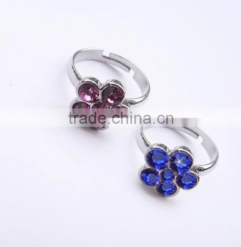 Fashion adjustable ring with rhinestones
