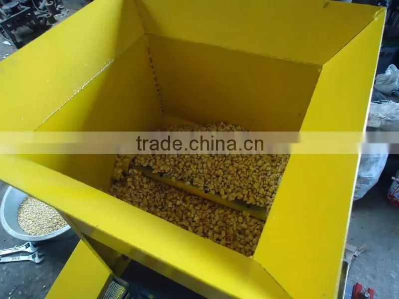Sold worldwide in stock chicken feed pellet machine