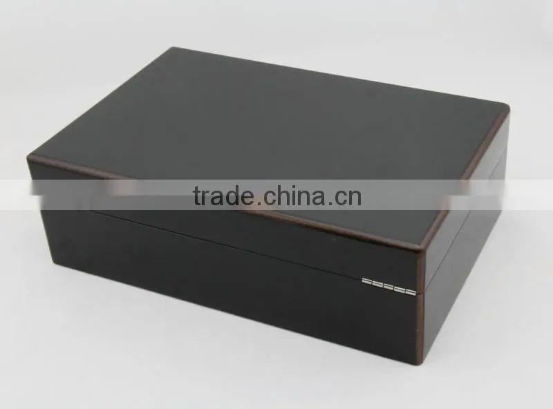 High quality wooden jewelry box with key lock