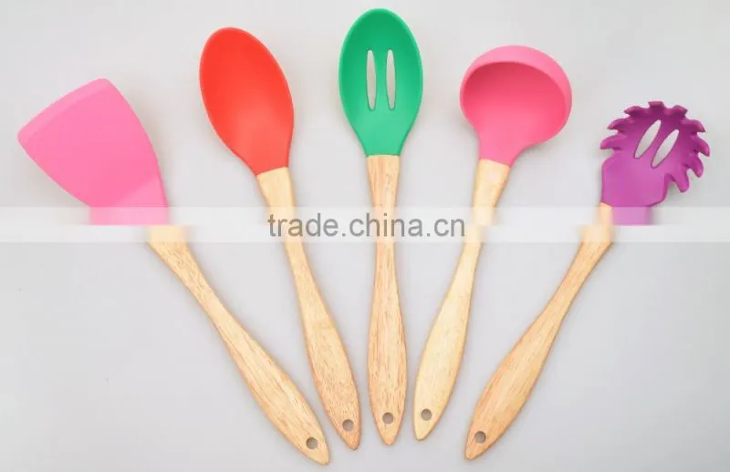 beautiful in desigh LFGB testing silicon kitchenware with ruber wooden handle