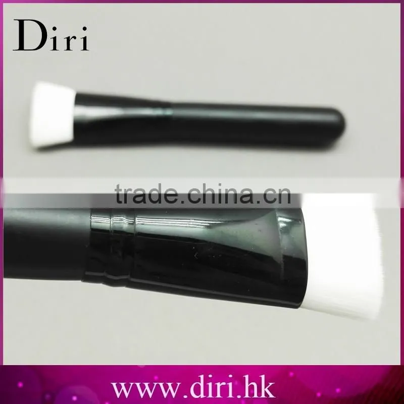 High quality nylon hair powder brush wood handle material white hair makeup brush