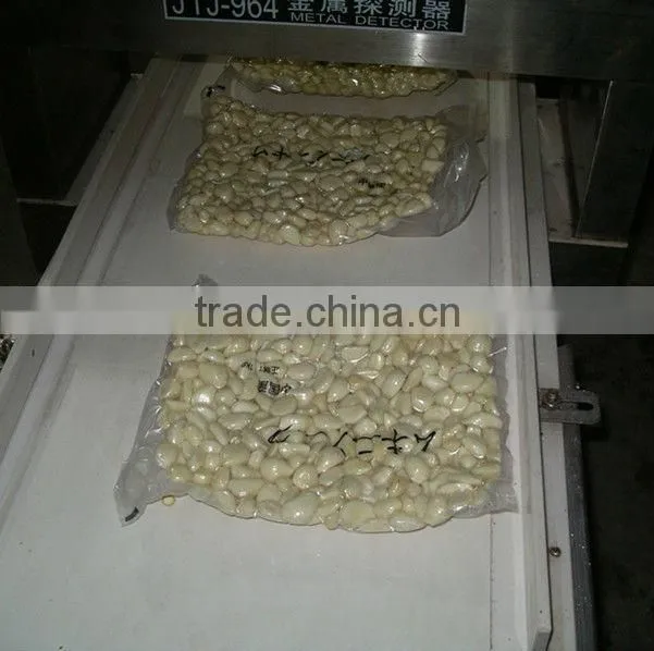 Peeled garlic,garlic cloves