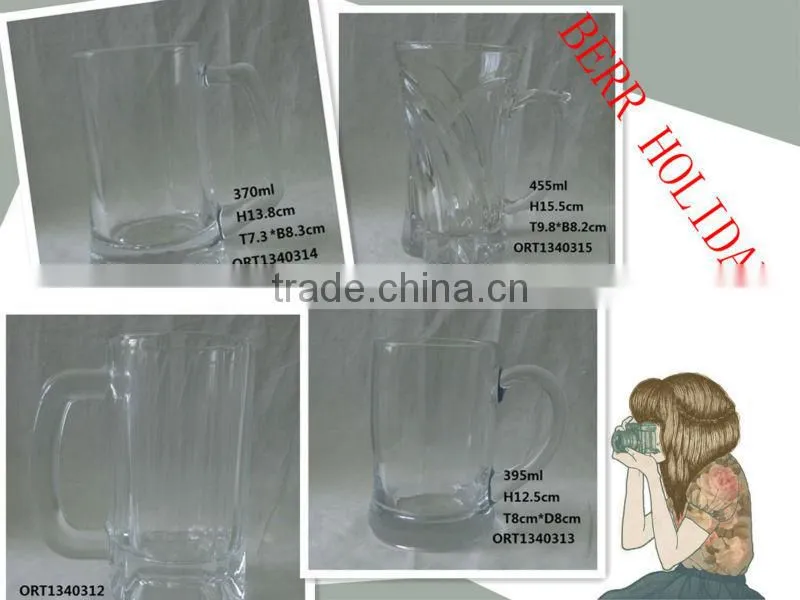 Different sizes glass bowls With mixing lids
