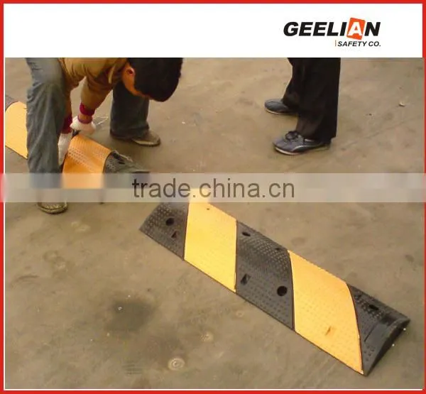 Ultra-portable rubber traffic parking bumper